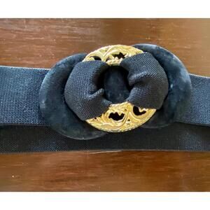 Vintage 1980’s Women's Belt Black Stretch and Suede Front Buckle Medallion M L